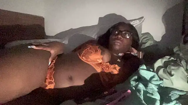 Snapshot of AveryJ99 chatting on 02.11.25 AveryJ99 online show from 02.11.25