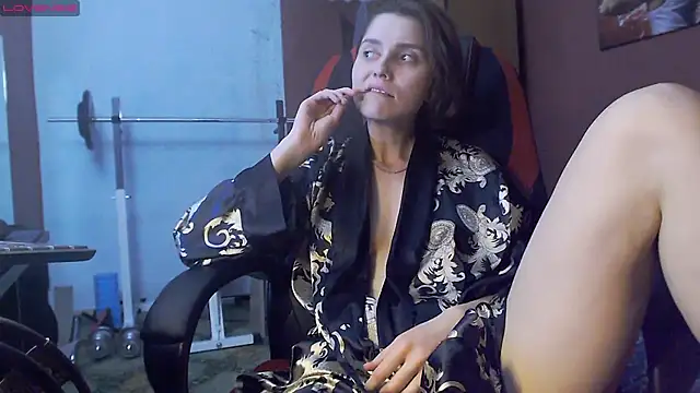 womanstrong78 online show from 01.31.25