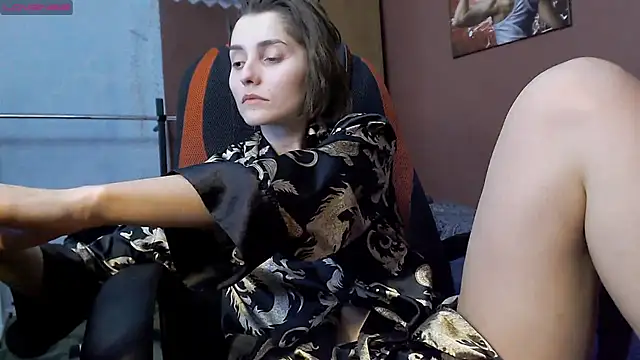 womanstrong78 online show from 02.20.25