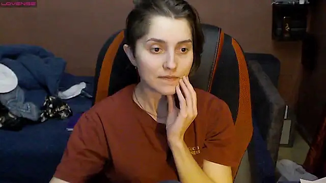 womanstrong78 online show from 02.28.25