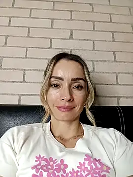 Snapshot of Loly_Horny chatting on 04.09.26 Loly Horny online show from 04.09.26