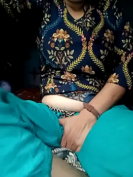 Snapshot of gunjan22 chatting on 12.12.24 gunjan22 online show from 12.12.24