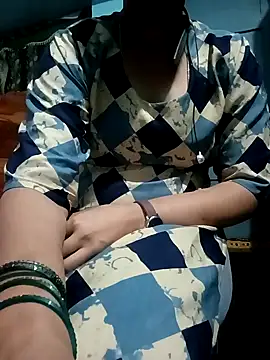 Snapshot of gunjan22 chatting on 12.25.24 gunjan22 online show from 12.25.24