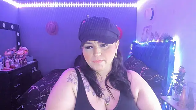 Snapshot of Ivonnee__ chatting on 12.19.24 Ivonnee   online show from 12.19.24