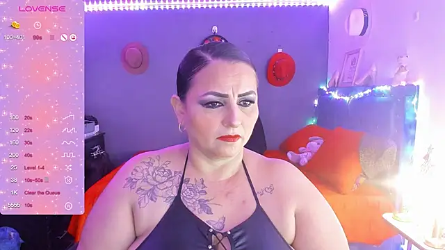 Snapshot of Ivonnee__ chatting on 12.28.24 Ivonnee   online show from 12.28.24