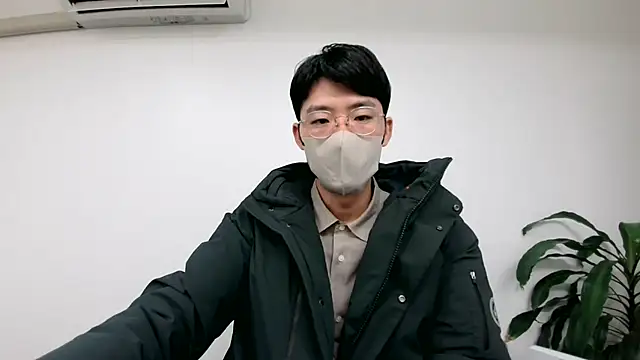 Snapshot of TakuryuJPN chatting on 12.01.24 TakuryuJPN online show from 12.01.24