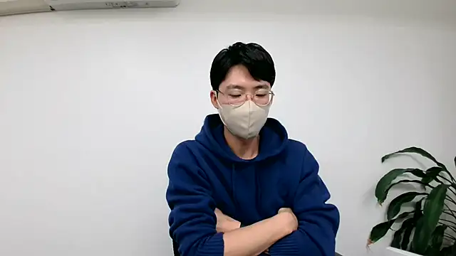 Snapshot of TakuryuJPN chatting on 12.04.24 TakuryuJPN online show from 12.04.24