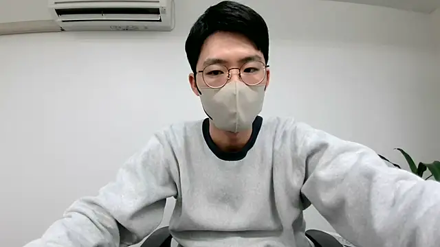 Snapshot of TakuryuJPN chatting on 01.31.25 TakuryuJPN online show from 01.31.25