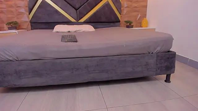 Alahia Dangelo online show from 02.20.25