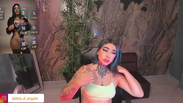 Snapshot of Alahia_Dangelo chatting on 04.17.26 Alahia Dangelo online show from 04.17.26