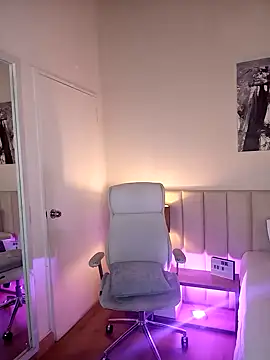 DaniRousse online show from 02.17.25