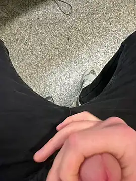 Snapshot of kareem0010 chatting on 02.26.25 kareem0010 online show from 02.26.25