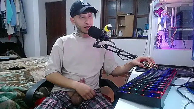 Snapshot of esjrobles chatting on 12.28.24 esjrobles online show from 12.28.24