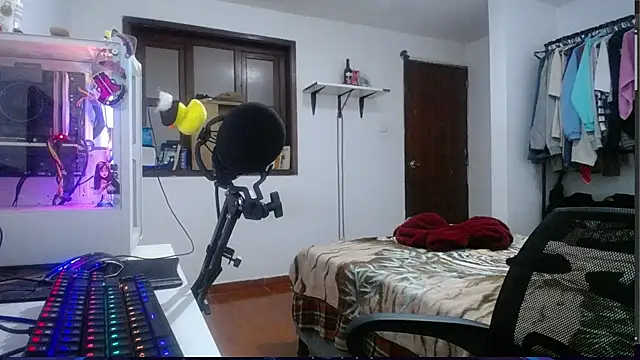 Snapshot of esjrobles chatting on 12.29.24 esjrobles online show from 12.29.24