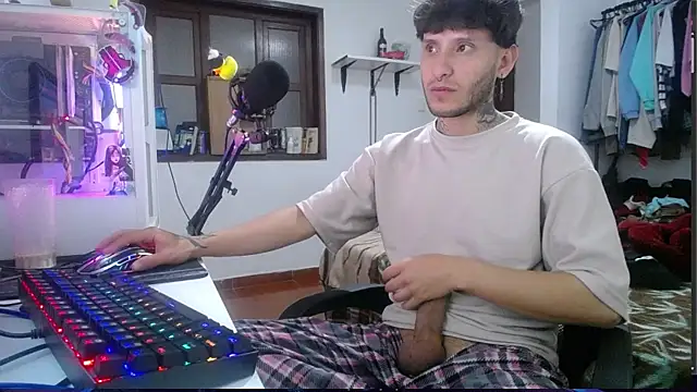 Snapshot of esjrobles chatting on 12.29.24 esjrobles online show from 12.29.24