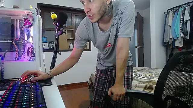 Snapshot of esjrobles chatting on 12.31.24 esjrobles online show from 12.31.24