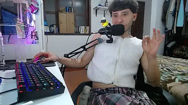 Snapshot of esjrobles chatting on 01.13.25 esjrobles online show from 01.13.25