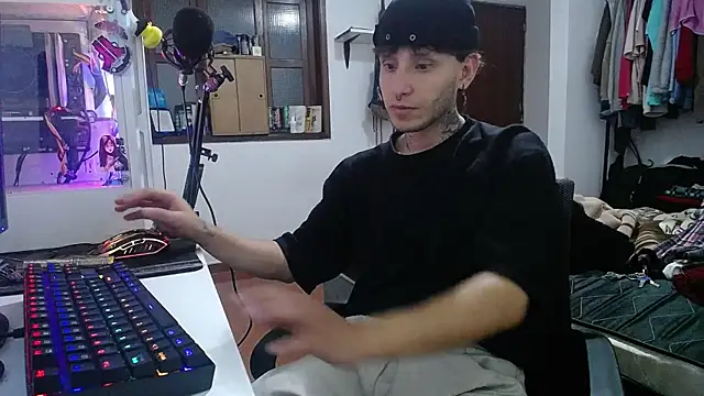 Snapshot of esjrobles chatting on 01.26.25 esjrobles online show from 01.26.25