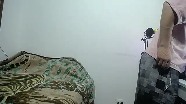 Snapshot of esjrobles chatting on 01.28.25 esjrobles online show from 01.28.25