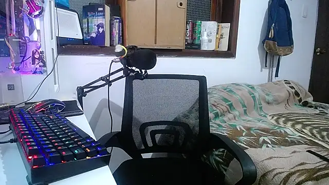 Snapshot of esjrobles chatting on 01.28.25 esjrobles online show from 01.28.25