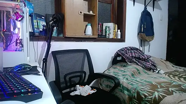 Snapshot of esjrobles chatting on 02.04.25 esjrobles online show from 02.04.25