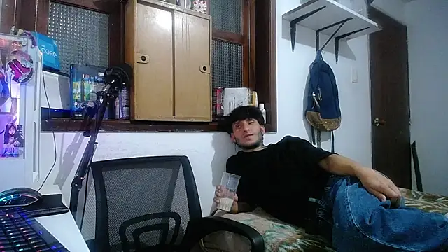 Snapshot of esjrobles chatting on 02.11.25 esjrobles online show from 02.11.25