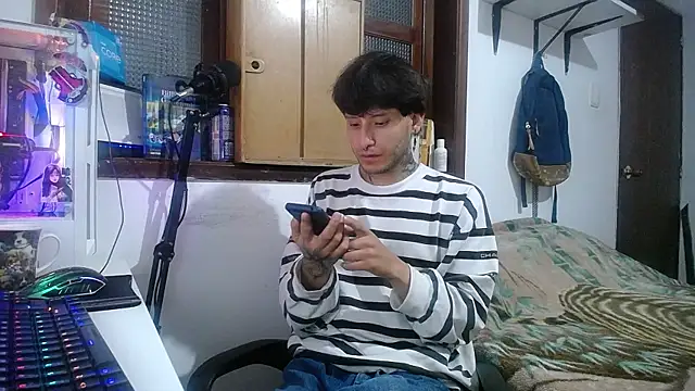 Snapshot of esjrobles chatting on 02.13.25 esjrobles online show from 02.13.25