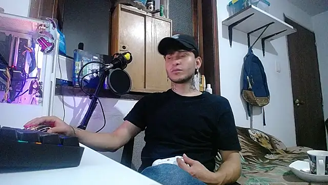 Snapshot of esjrobles chatting on 02.14.25 esjrobles online show from 02.14.25