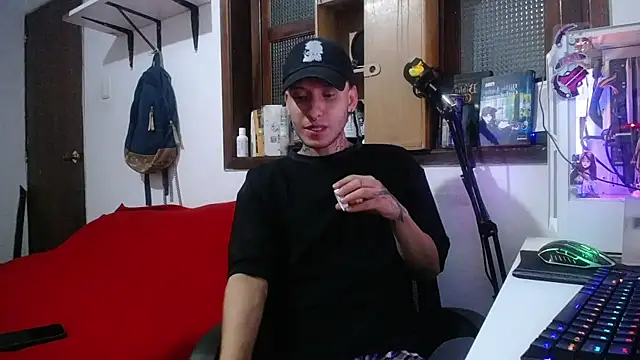 Snapshot of esjrobles chatting on 02.25.25 esjrobles online show from 02.25.25