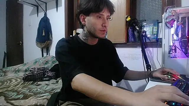 Snapshot of esjrobles chatting on 02.26.25 esjrobles online show from 02.26.25