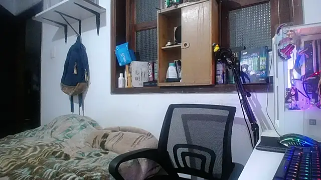 Snapshot of esjrobles chatting on 02.28.25 esjrobles online show from 02.28.25