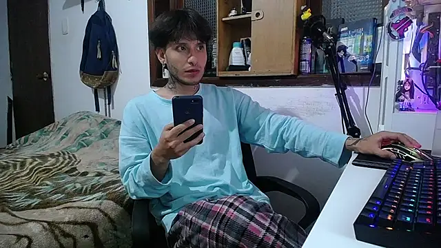 Snapshot of esjrobles chatting on 03.04.25 esjrobles online show from 03.04.25