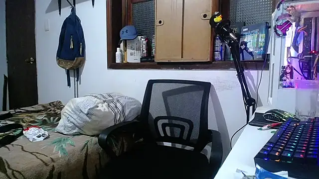 Snapshot of esjrobles chatting on 03.08.25 esjrobles online show from 03.08.25