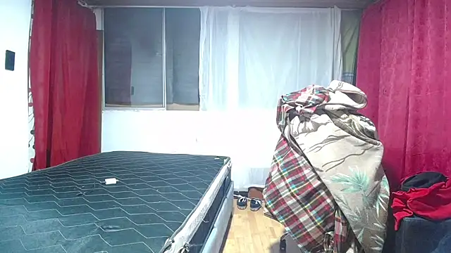 Snapshot of esjrobles chatting on 03.10.25 esjrobles online show from 03.10.25