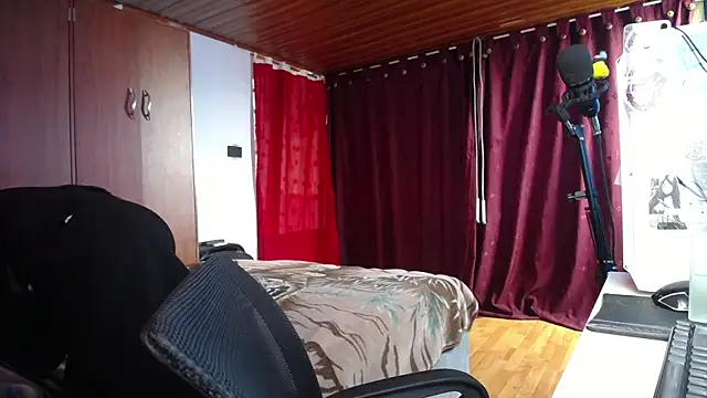 Snapshot of esjrobles chatting on 03.15.25 esjrobles online show from 03.15.25