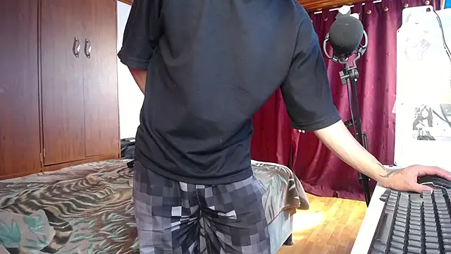 Snapshot of esjrobles chatting on 03.16.25 esjrobles online show from 03.16.25