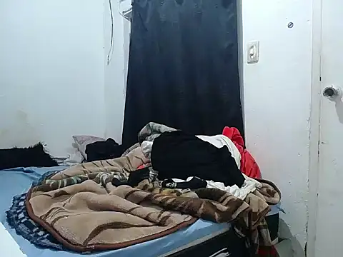 Snapshot of esjrobles chatting on 09.29.25 esjrobles online show from 09.29.25