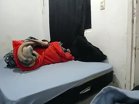 Snapshot of esjrobles chatting on 10.07.25 esjrobles online show from 10.07.25