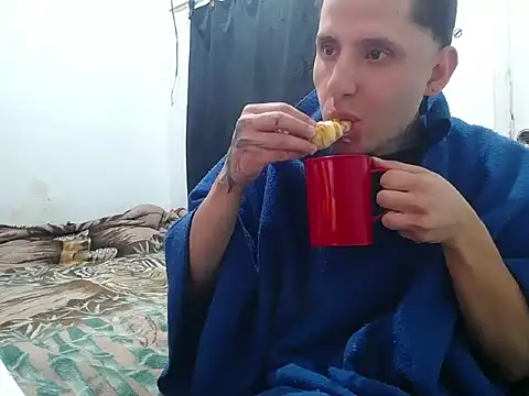 Snapshot of esjrobles chatting on 10.08.25 esjrobles online show from 10.08.25