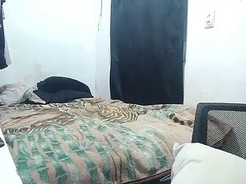 Snapshot of esjrobles chatting on 10.10.25 esjrobles online show from 10.10.25