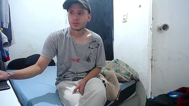 Snapshot of esjrobles chatting on 10.15.25 esjrobles online show from 10.15.25