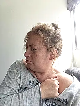 Snapshot of MonyCassius chatting on 04.19.26 MonyCassius online show from 04.19.26
