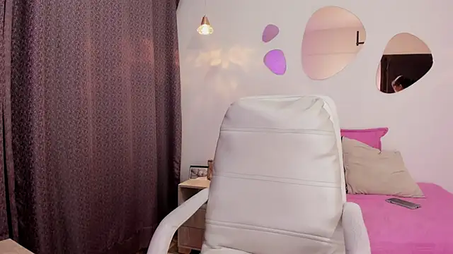 Snapshot of Vioolletta chatting on 09.17.25 Vioolletta online show from 09.17.25