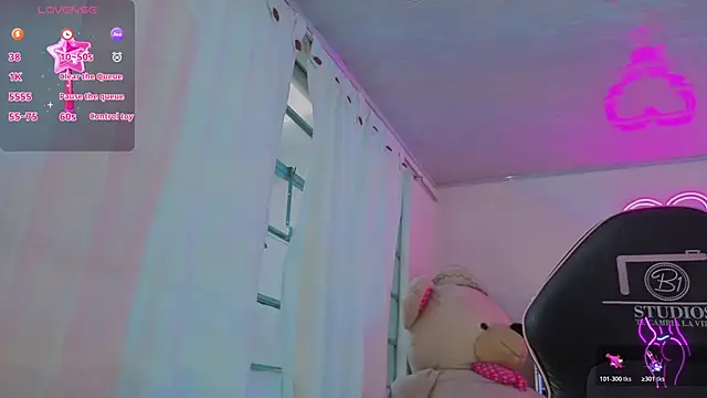 Snapshot of Laylafoxy_tay chatting on 02.05.26 Laylafoxy tay online show from 02.05.26