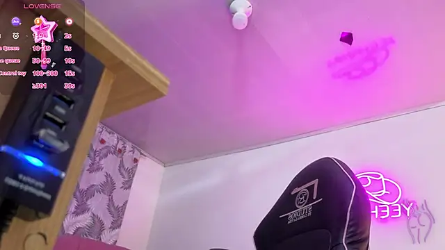 Snapshot of Laylafoxy_tay chatting on 02.10.26 Laylafoxy tay online show from 02.10.26