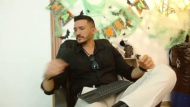 Reiko 85  online show from 10.15.25