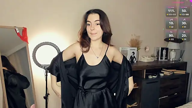 Snapshot of DracosMoon chatting on 10.22.25 DracosMoon online show from 10.22.25