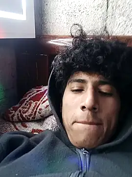 Snapshot of alexander32r chatting on 09.25.25 alexander32r online show from 09.25.25