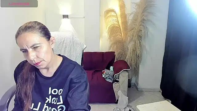 Snapshot of Milf_karlye chatting on 06.09.26 Milf karlye online show from 06.09.26