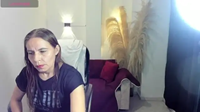 Snapshot of Milf_karlye chatting on 06.12.26 Milf karlye online show from 06.12.26